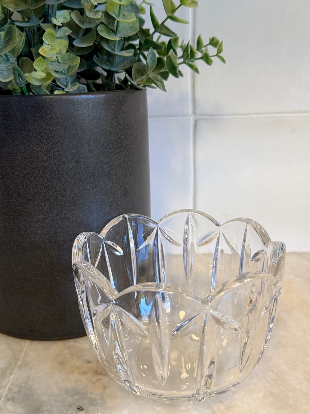 MIKASA Clear Scalloped Crystal Glass Bowl